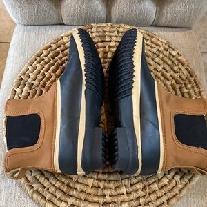 STYLE & CO NWT Womens Pull Tab Waterproof Tan & Black Duck Boots - Size 5